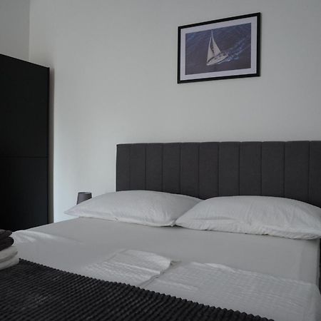 Fjaka Apartments & Rooms Σίμπενικ Εξωτερικό φωτογραφία
