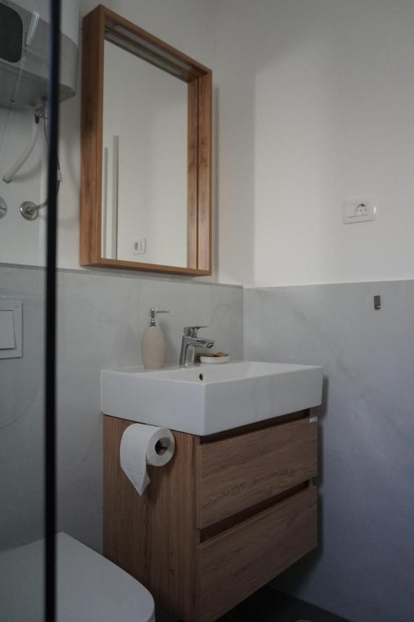 Fjaka Apartments & Rooms Σίμπενικ Εξωτερικό φωτογραφία