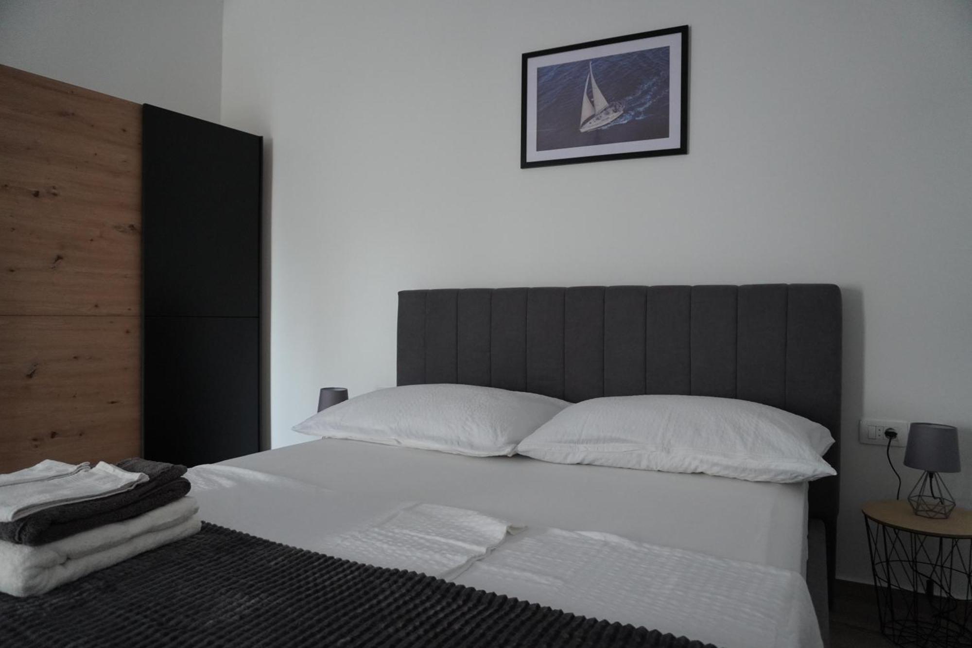 Fjaka Apartments & Rooms Σίμπενικ Εξωτερικό φωτογραφία