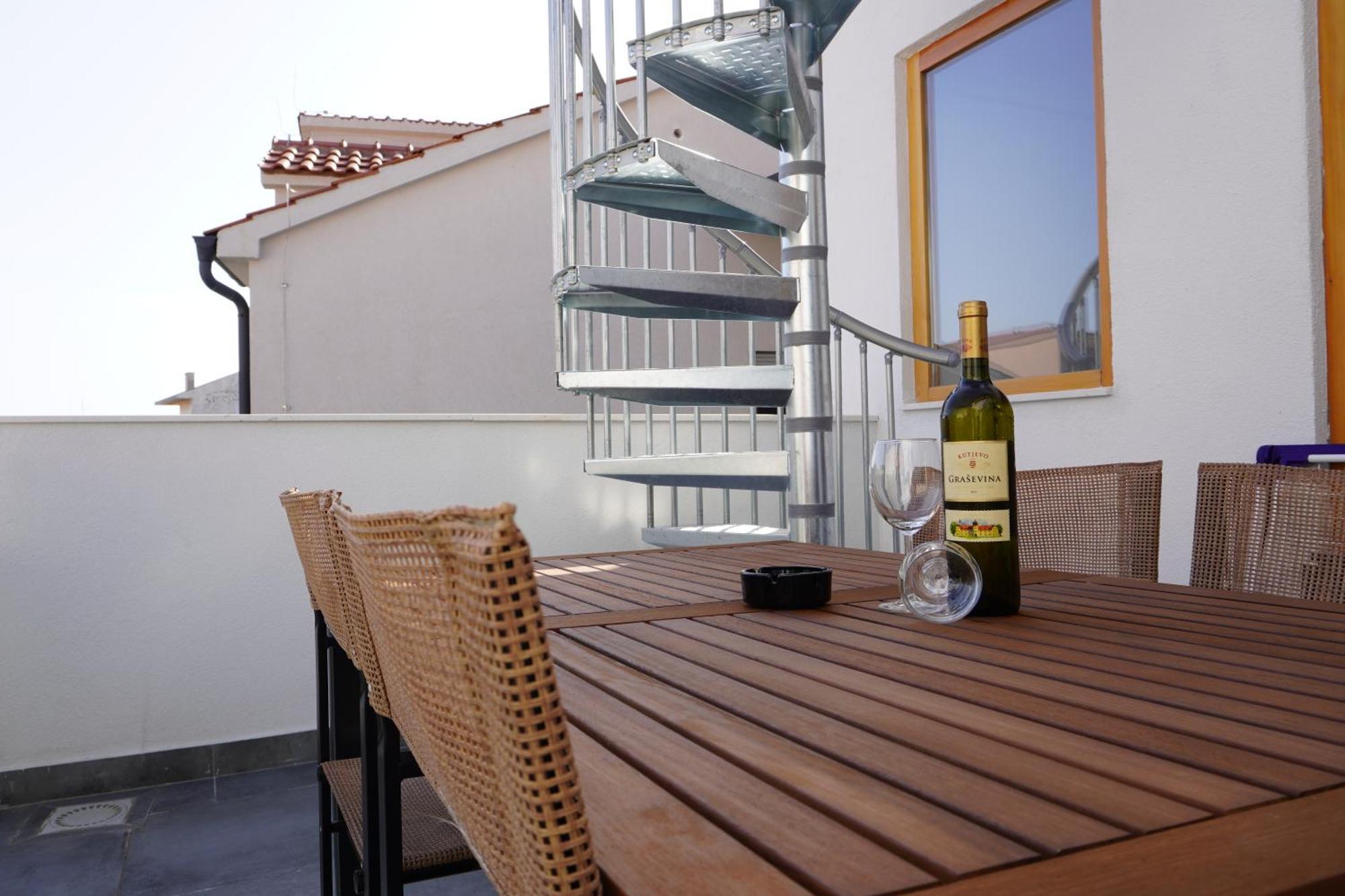 Fjaka Apartments & Rooms Σίμπενικ Εξωτερικό φωτογραφία
